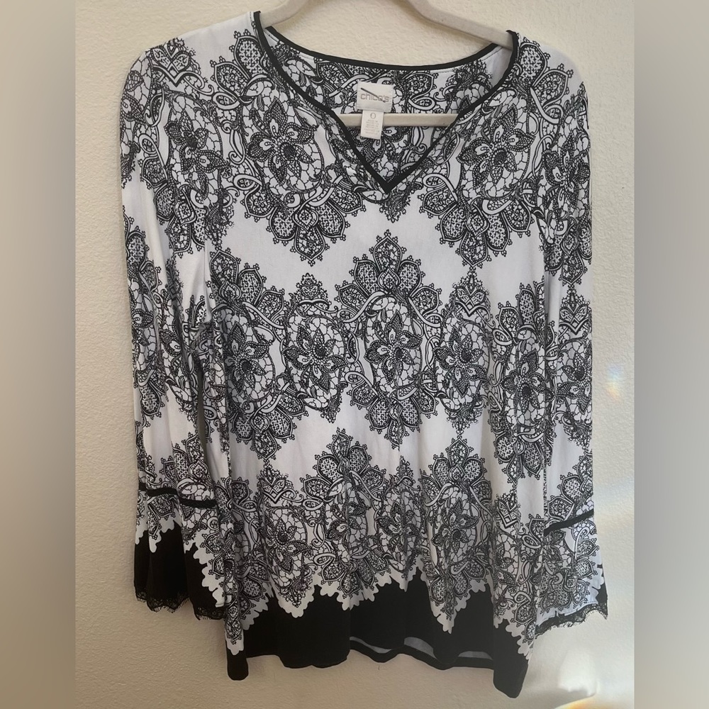 Chico’s Black and White Boho Blouse Floral Lace Sleeves Size 0 (US Small…